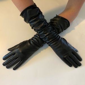 Ruched faux leather gloves